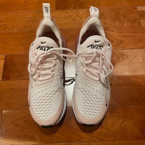 Nike Air Max 270 Lifestyle Sneaker / Shoe - Women's 8 - Picture 2 of 7